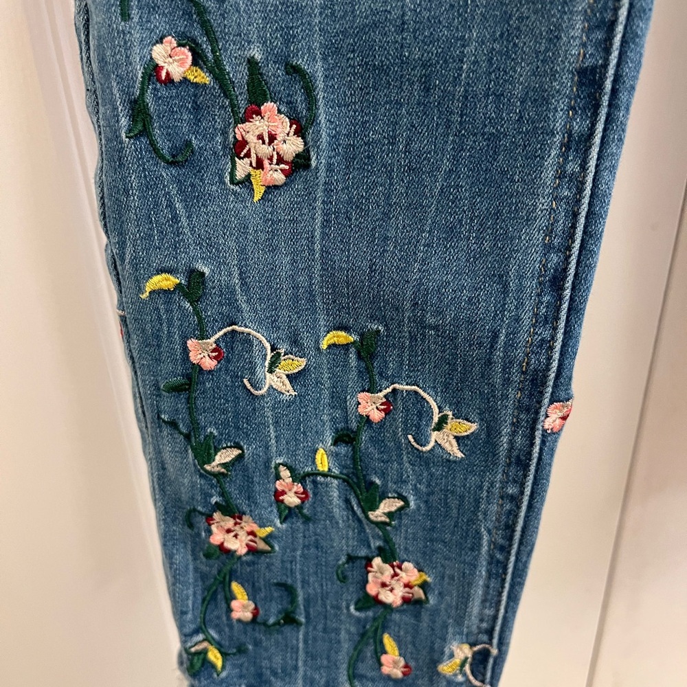 Chelsea & Theodore Blue Skinny Jeans with Floral Embroidery